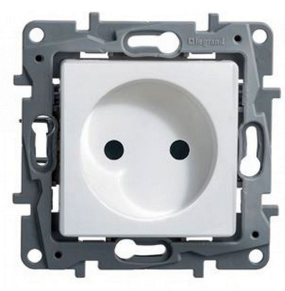 Legrand  Etika  Белый Розетка механизм 2К со шторками, винтовые зажимы 672234