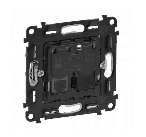 Legrand  Valena  IN'MATIC Розетка механизм компьютерная RJ11+RJ45 категория 6 UTP скрытая установка IP20 /753032